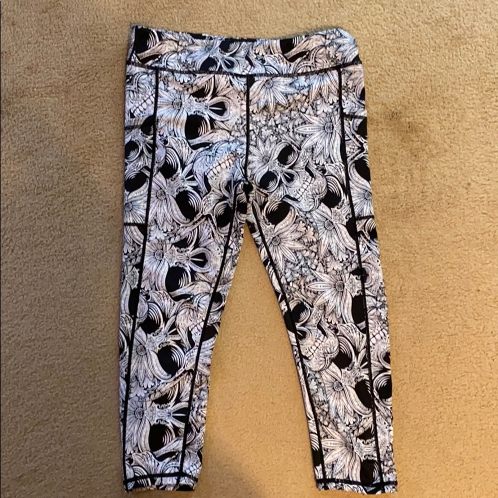 Constantly Varied Gear CVG capris size large